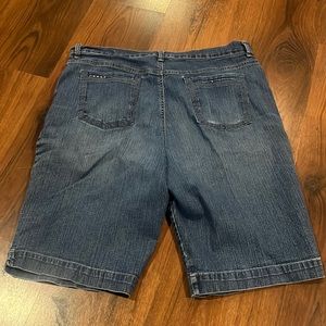 Gloria Vanderbilt Bermuda shorts